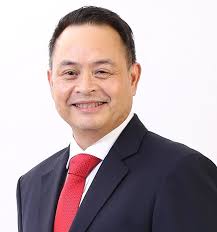 The organizational structure of air asia airlines is similar to a pyramid structure. Nadda Buranasiri Group Chi Airasia Group Berhad Zoominfo Com