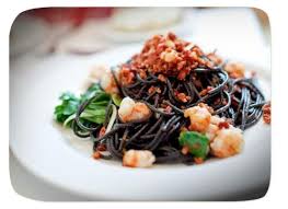 Il nero di seppia è ottenuto dai molluschi spremendo le sacche poste vicino alle fessure branchiali che contengono un liquido scuro. Spaghetti Al Nero Di Seppia La Ricetta Dei Pescatori