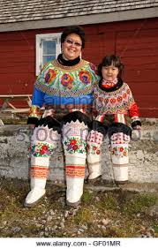 Pronti per l'aurora boreale in groenlandia? Geografia Viajes Groenlandia Gente Costa Oeste Upernavik Ropas Tradicionales Coro De Upernavik Fotografia De Stock Alamy