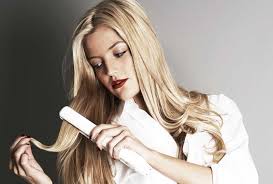 Il calore della piastra sui capelli bagnati provoca un'evaporazione troppo veloce dell'acqua, con conseguente disidratazione dei capelli e indebolimento del fusto. Piastra Per Capelli Guida E Recensioni Delle Migliori Piastre Per Capelli