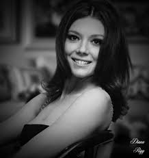 Lady Olenna Tyrell. Actrtess Diana Rigg. For those who always pictured her  old, this is her pictured below. She appeared in the British 1960s  television series The Avengers.