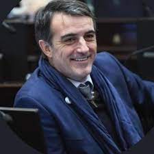 Esteban bullrich propone rebajar un 20 % el salario de empleados públicos. Esteban Bullrich Fotos Facebook