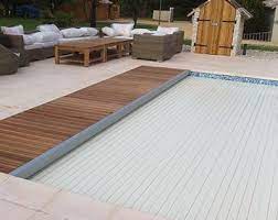 les volets de piscine immerges sheltom permettent une protection et une securisation de la baignade a prix attractif rideau piscine piscine et jardin piscine