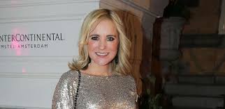 She is a female celebrity. Waarom Sonja Bakker Afziet Van Nieuw Huwelijk Weekblad Party