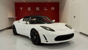 Op Ed Perhaps A Better Comparison Bmw I8 Vs Tesla Roadster Tesla Roadster Tesla Tesla Roadster 2017