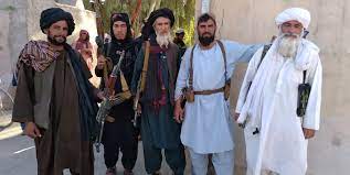 Nel 1998, quando i talebani conquistarono per la prima volta la città, assaltarono il consolato dell'iran, uccidendo otto membri del personale e nel frattempo le strade nella quarta maggiore città del paese sono semideserte e molti abitanti sono fuggiti perche' i talebani si stanno avvicinando, dopo avere. Nhm Znrhonhfzm