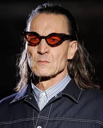 I'm loving all of the @kuboraum cateye shapes at the @junyawatanabe MAN  Fall/Winter 2024 show. The easiest way to look chiseled 😘👌