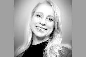 Carol Bettencourt's Instagram, Twitter & Facebook