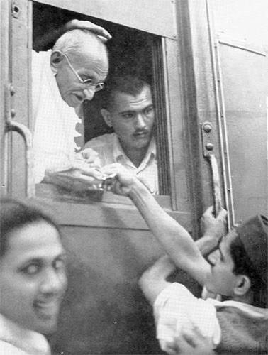 Mahatma Gandhi Photo Gallery - 1933 to 1948 | Life chronology of Mahatma Gandhi