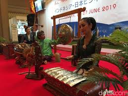 Gamelan merupakan salah satu alat musik yang terkenal di indonesia. 9 Alat Musik Jawa Tengah Dan Cara Memainkannya