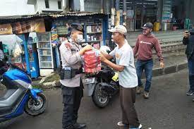 Jun 01, 2021 · heboh harga pecel lele di malioboro mahal, ini wejangan sultan hb x untuk para pedagang buntut video viral harga pecel lele mahal, 3 warung ditutup sementara pemkot yogya tutup sementara 3 warung pecel lele yang diduga patok harga mahal pedagang yang jual pecel lele mahal dan viral di medsos ternyata rumah makan, bukan pkl Brimob Polda Jabar Beli Nasi Kotak Di Warung Kecil Untuk Dibagikan Halaman All Kompas Com