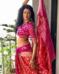 Lack of sleep and excessive mall hopping makes one look like this #dubai. Ganpatistyle Shilpa Karisma Have Competition Rediff Com Get Ahead