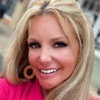 Roxanne Fink's Instagram, Twitter & Facebook