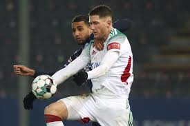 The 6'4 target man is being eyed by the hoops as a replacement for odsonne. Belgique Le Francais Thomas Henry Porte Louvain Avec Un Triple L Equipe
