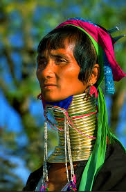Wearing Rings To Have A Giraffe S Neck In Thailand Padaung Beauty Around The World Weird And Wonderful World Cultures