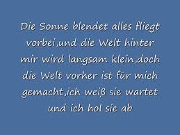 hook und am ende der straße steht ein haus am see orangenbaumblätter liegen auf dem weg ich hab' zwanzig kinder, meine frau ist schön mhh, alle kommen vorbei, ich brauch' nie raus zu geh'n (im traum gesehen, das. Peter Fox Haus Am See Lyrics Wmv Video Dailymotion