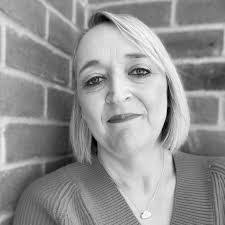 Caroline Mitchell's Instagram, Twitter & Facebook