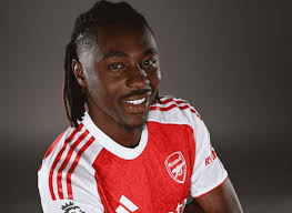 OFFICIAL: Eberechi will wear the number 10 shirt and will join up with his  new teammates after this weekend's match against Leeds United.