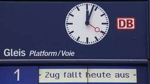 Der konzern 'deutsche bahn' unterliegt dem deutschen staat und kontrolliert den großteil des gesamten bahnverkehrs in deutschland und auch in vielen grenzgebieten des landes. 3yfyy9122i6pum