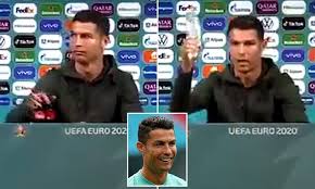 Cristiano ronaldo, este lunes en budapest durante la rueda de prensa previa al primer partido de portugal en la eurocopa. 4kkdy03vn98ygm