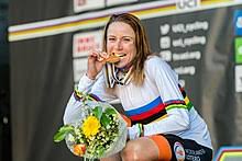 Annemiek van vleuten is a dutch professional road racing cyclist, who currently rides for uci women's worldteam movistar team. Annemiek Van Vleuten Wikipedia