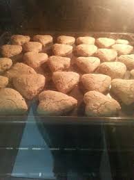 Biskut Kacang 2 Cups Tepung Gandum 2 Cup Kacang Tanah Tumbuk 1 2 Cup Icing Sugar Minyak Jagung Secukup Nye Adunan Bole Di Terap Sedi Food Baking Breakfast