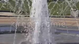 公园里的喷泉溅起mov格式视频下载_正版视频编号1485223-摄图网