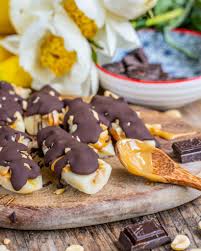Gesunde Snickers Eis Riegel 4 Zutaten Rezept Mrs Flury Rezept In 2020 Lebensmittel Essen Snickers Eis Snack Ideen