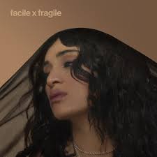 Valeurs actuelles 4393 ceux qui detestent homme blanc camelia jordana pascal bruckner. Camelia Jordana Fait Le Grand Ecart Avec Facile X Fragile
