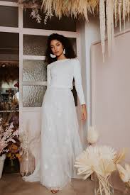 We create modern, simply beautiful wedding dresses. Noni Brautkleid Kollektion 2021 Die Zweite