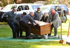 The duke of edinburgh will have a ceremonial funeral with bands and a military escort, but only 30 mourners are allowed to attend the service because of coronavirus restrictions. Grieving Families Funeral Homes Walk New Ground In Covid 19 Times News Gazettetimes Com