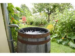Moderne entwässerungsanlagen rund um haus und garten dienen in der regel nicht dem hochwasserschutz, tragen aber maßgeblich dazu bei, dass es bei regen, starkregen und schneeschmelze nicht zu überschwemmungen kommt. Regenwassernutzung Und Versickerung Von Regenwasser Landeshauptstadt Munchen