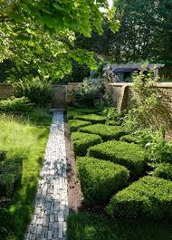 Inside Lauren Santo Domingo S Southampton Retreat Contemporary Garden Design Miranda Brooks Contemporary Garden