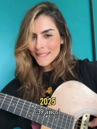 María León: Una Década de Éxitos Musicales