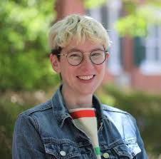 Danielle Bissett's Instagram, Twitter & Facebook