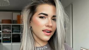 Jade Anna op foto's in transparante top: "Zelfs Feyenoord-fans krijgen het  er warm van"