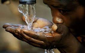 Mais c'est sur le plan économique que l'impact est la plus grande. Une Fontaine Qui Rend L Eau Potable Testee En Afrique En Asie Et En Amerique Vivafrik Actualite
