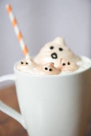 Des Dessins A Creer Sur Son Cafe Elle A Table Dessin Cafe Sucreries D Halloween Chocolat Halloween