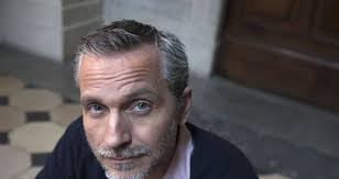 Olivier Norek, capitaine de police en disponibilité désormais scénariste et  grand auteur de polars