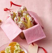 Here's a lineup of father's day gifts with a little extra flavor. 45 Homemade Christmas Food Gifts Diy Edible Holiday Gifts To Make