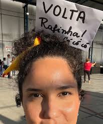 Outubro 24' #photodump As coisinha dela… #adnotextoalternativo  #pratodosverem Os dois vídeos são dos ensaios dos espetáculos que assisti  para fazer o roteiro de audiodescrição: Para minha mãe com Diva Gonçalves e  A