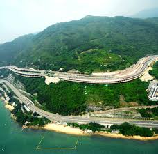配合屯門至赤鱲角連接路的北面連接路通車專營巴士行車路線調整安排，乃運輸署為配合屯門至赤鱲角連接路北面連接路（現稱屯門赤鱲角隧道公路）2020年通車而制訂，涵蓋新界西北及北區機場巴士路線服務。 1 計劃內容 2 計劃一覽表 2.1 專營巴士 3 註釋及參考資料 4 外部連結 屯門至赤鱲角連接路. Gammon Construction Limited é …ç›®è©³æƒ…