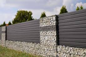 știai Asta 6 Idei Inedite De A Folosi Plasa De Tip Sarmă In Casa Ta Actualitatea Online In 2020 Gabion Wall Modern Fence Fence Design