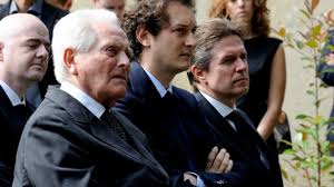 Giampiero boniperti era il capitano di quel team delle meraviglie del quale facevano parte anche charles e sivori. Pioikojsse58dm