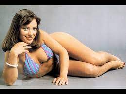 Naked Nicola Bryant in Doctor Who < ANCENSORED