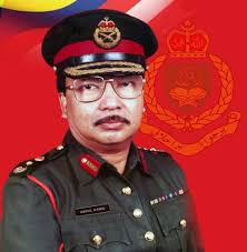 KERIS dari Negeri Sembilan ke England Keris penyalang atau salang berukuran  10.2 x 69.5 cm ini dihadiahkan Tunku Besar Tampin iaitu YTM Paduka Sri  Sultan al-Sharif Sha'aban Muhammad Shah Zillu'llah fi al-'Alam