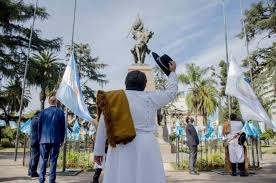Niños y maestros evocaron el 23 de agosto de 1812 y el acto central tuvo lugar en la explanada municipal. Recordaron La Gesta Heroica Del Exodo Jujeno Jujuy Al Dia