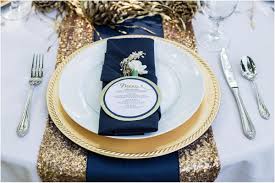 Deco De Mariage Dore Paillete Et Bleu Marine Mariage Idees Deco Mariage Bleu Theme Mariage Bleu Deco Mariage