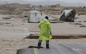 powerful cyclone deluges oman yemen 6 dead 30 missing