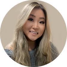 Kelly Ostrander's Instagram, Twitter & Facebook